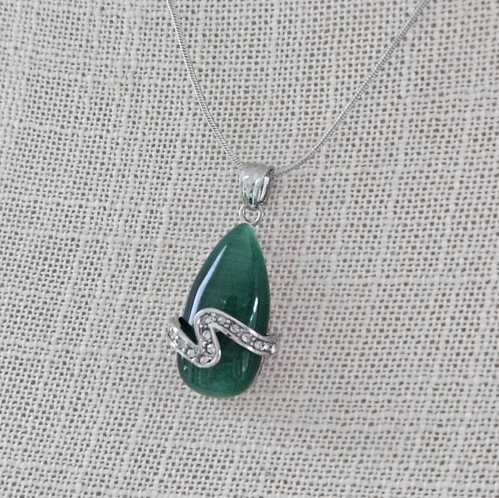 Jade and Rhinestone Silver Necklace - Picture 5 of 12